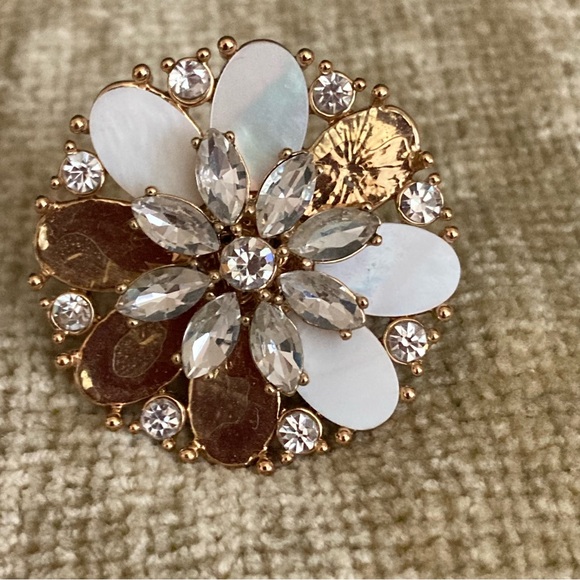 Kate Spade Flower Ring with Clear Stones Ring | Size 7 | Gold Tone - Picture 3 of 8